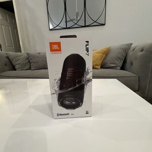 JBL Flip 7 Waterproof Speaker in Black